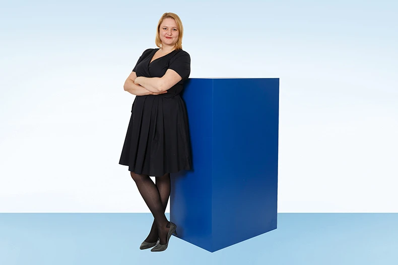 A photo of Brigitte Schwarz with a 3D rendered H2O background
