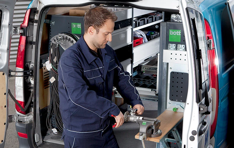 Ein H2O Service Techniker bei der Arbeit Ein H2O Service Techniker bei der Arbeit