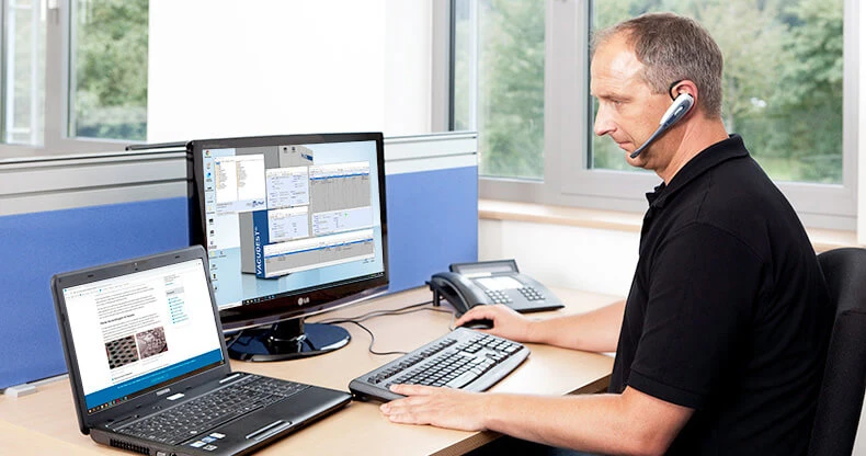 Ein H2O Mitarbeiter am Telefon Ein H2O Mitarbeiter am Telefon