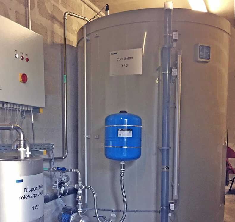 Storage of the distillate in a tank for reuse