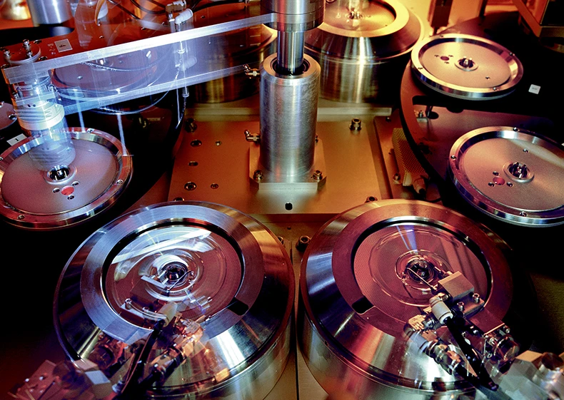 Picture of the production of injection molds for optical data carriers 